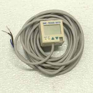 NEW SMC Pneumatics ISE4L-T1-65 Pressure Switch 0-100 kPa 1/8" NPT F PNP 251G