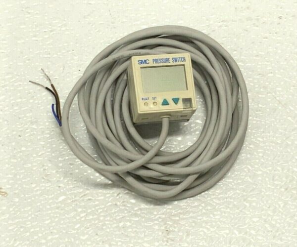 NEW SMC Pneumatics ISE4L-T1-65 Pressure Switch 0-100 kPa 1/8" NPT F PNP 251G