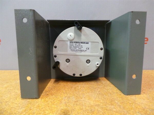 Dwyer DigiMag 2PSI DM-1102 Digital Differential Pressure & Flow Gauge