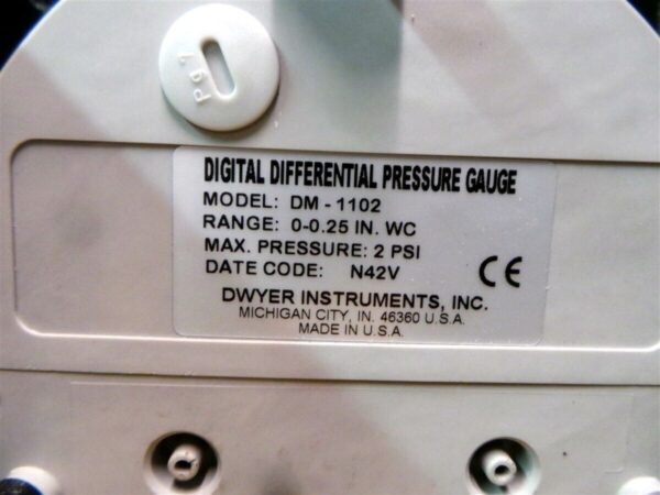 Dwyer DigiMag 2PSI DM-1102 Digital Differential Pressure & Flow Gauge