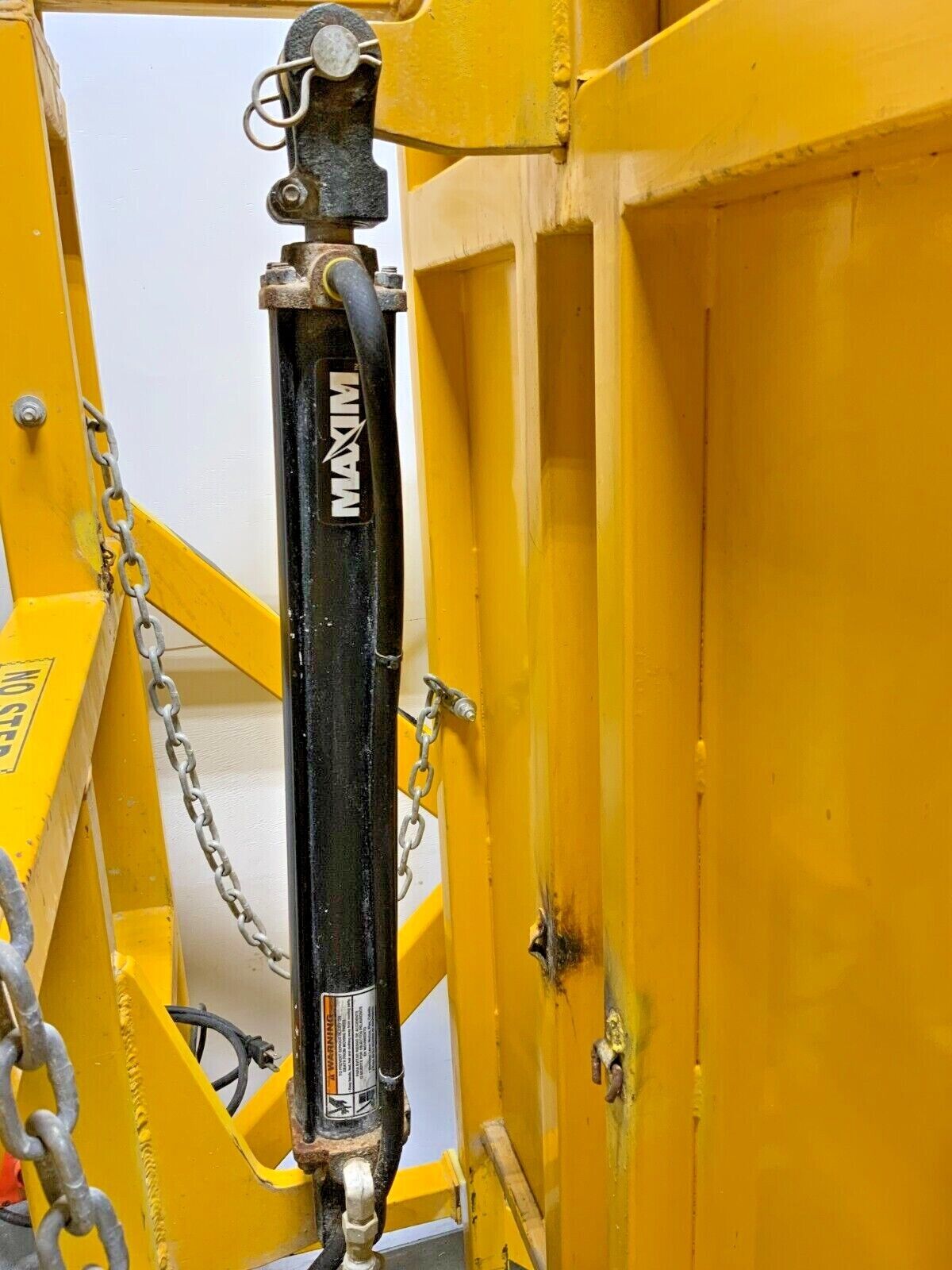 McCall Handling Company Hydraulic Bin Tote Gaylord Hopper Dumper Tipper 115V FLR_10 McCall Handling Company Hydraulic Bin Tote Gaylord Hopper Dumper Tipper 115V FLR