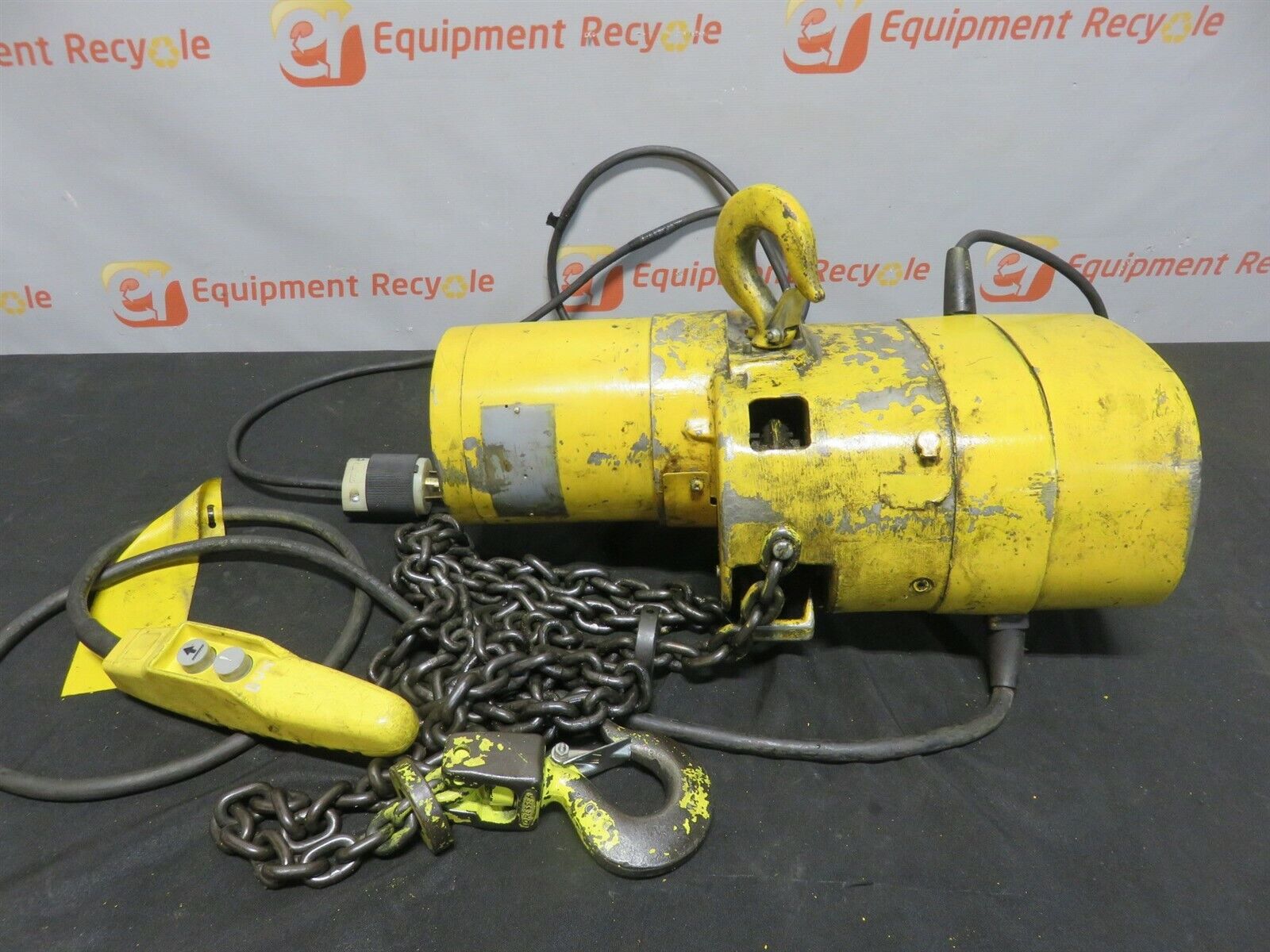 Budgit Chain Hoist 113454-10 2000lb 1 Ton Hook 3Phase Pushbutton Control _0 Budgit Chain Hoist 113454-10 2000lb 1 Ton Hook 3Phase Pushbutton Control