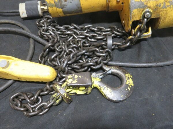 Budgit Chain Hoist 113454-10 2000lb 1 Ton Hook 3Phase Pushbutton Control