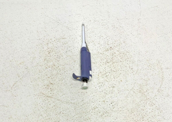 Rainin L200 Pipet-Lite LTS 20-200uL Single Channel Lab Pipette Pipettor 241E