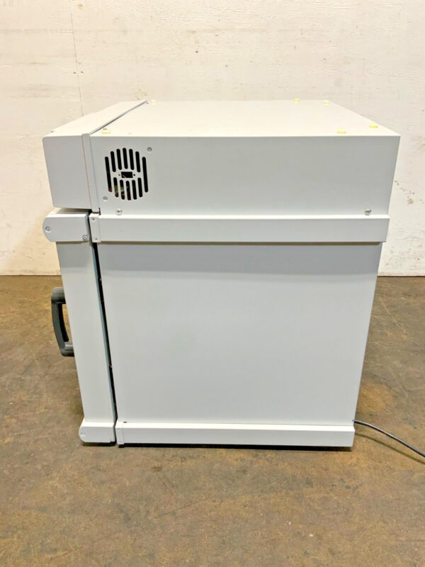 Fisher Scientific Model 625D 11-690-625D Isotemp Laboratory Incubator 0-75C