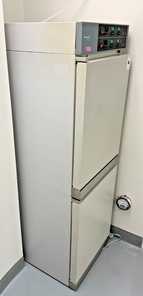 VWR Scientific 2550 CO2 2-Door Double Dual Stacked Laboratory Lab Incubator