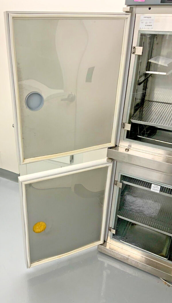 VWR Scientific 2550 CO2 2-Door Double Dual Stacked Laboratory Lab Incubator