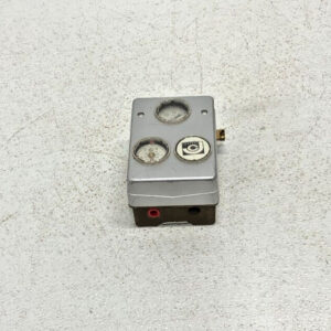 Johnson Controls P-8000 Two Position Proportional Action Pressure Controller