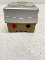 Johnson Controls P-8000 Two Position Proportional Action Pressure Controller