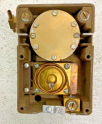 Johnson Controls P-8000 Two Position Proportional Action Pressure Controller