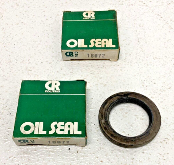 Lot of 9 CR Industries Oil Seals (1) 25043, (3) 24986, (2) 16072, (3) 8060