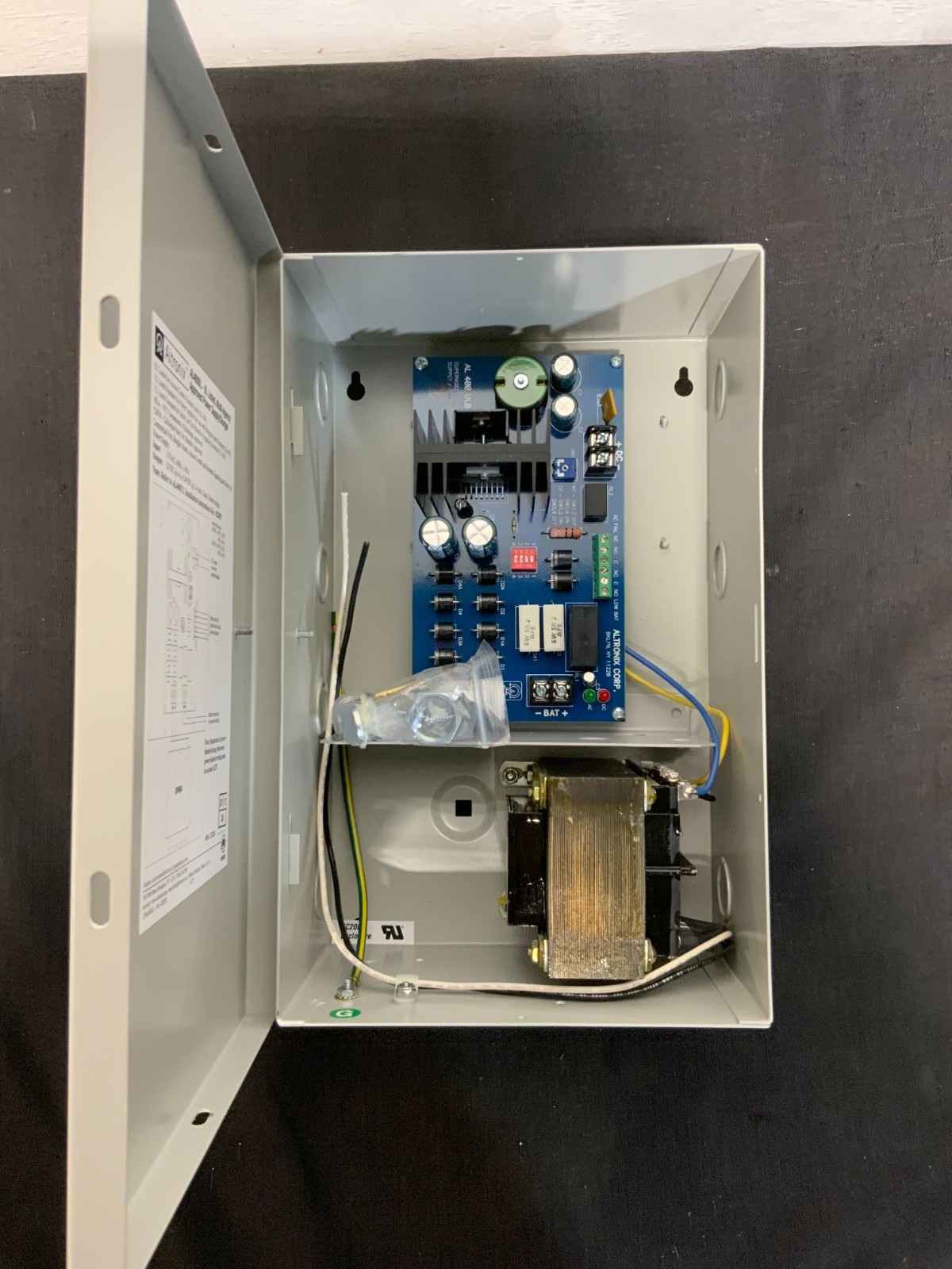 NEW Altronix AL400UL Power Supply Battery Charger Class 2 Output 12VDC/24VDC 16C_2 NEW Altronix AL400UL Power Supply Battery Charger Class 2 Output 12VDC/24VDC 16C
