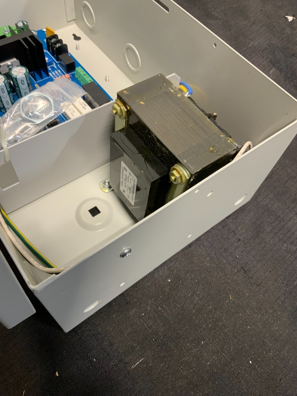 NEW Altronix AL400UL Power Supply Battery Charger Class 2 Output 12VDC/24VDC 16C_5 NEW Altronix AL400UL Power Supply Battery Charger Class 2 Output 12VDC/24VDC 16C