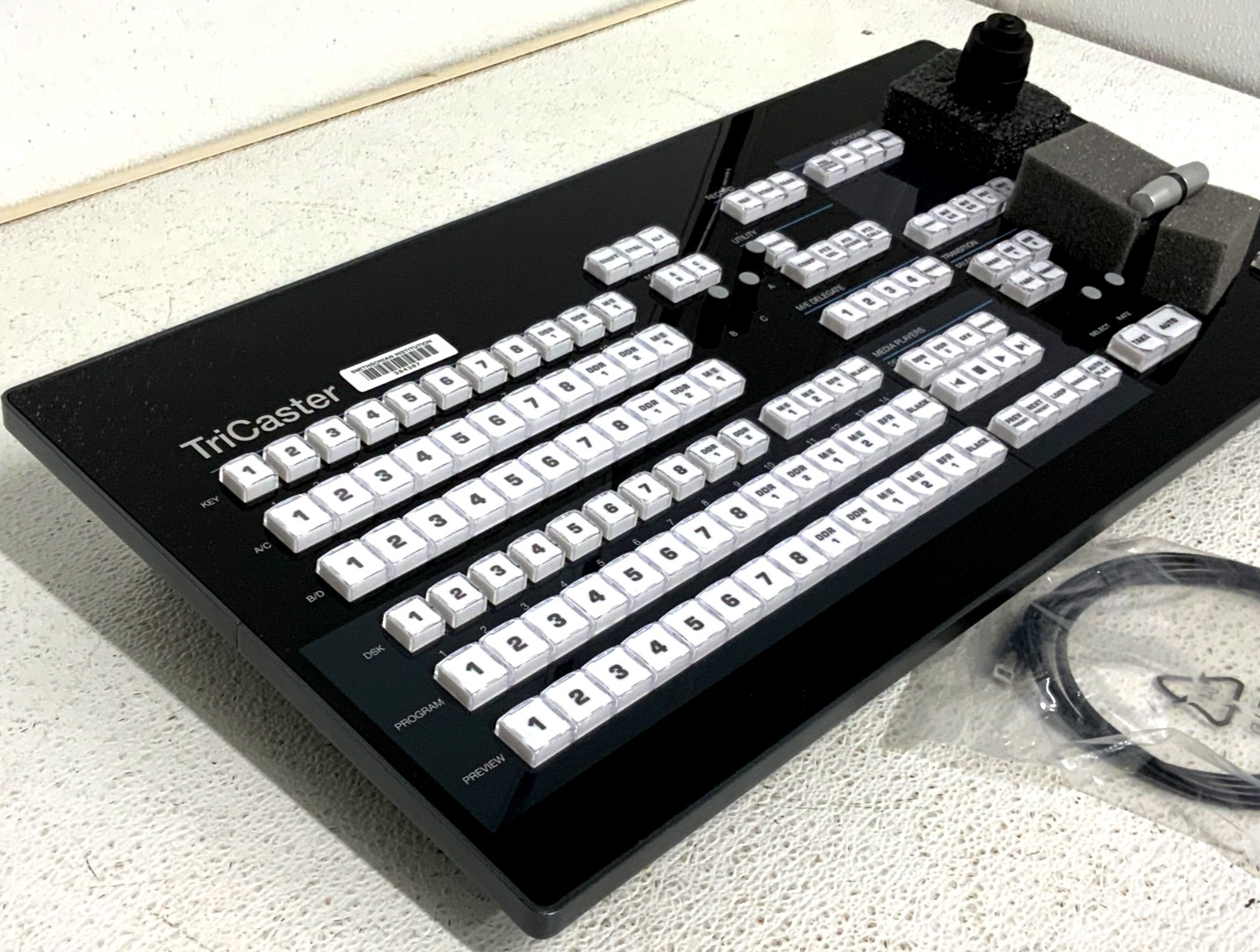 NewTek Tricaster TC1 Small Panel Control Surface for Production Rev-09 A10B_1 NewTek Tricaster TC1 Small Panel Control Surface for Production Rev-09 A10B