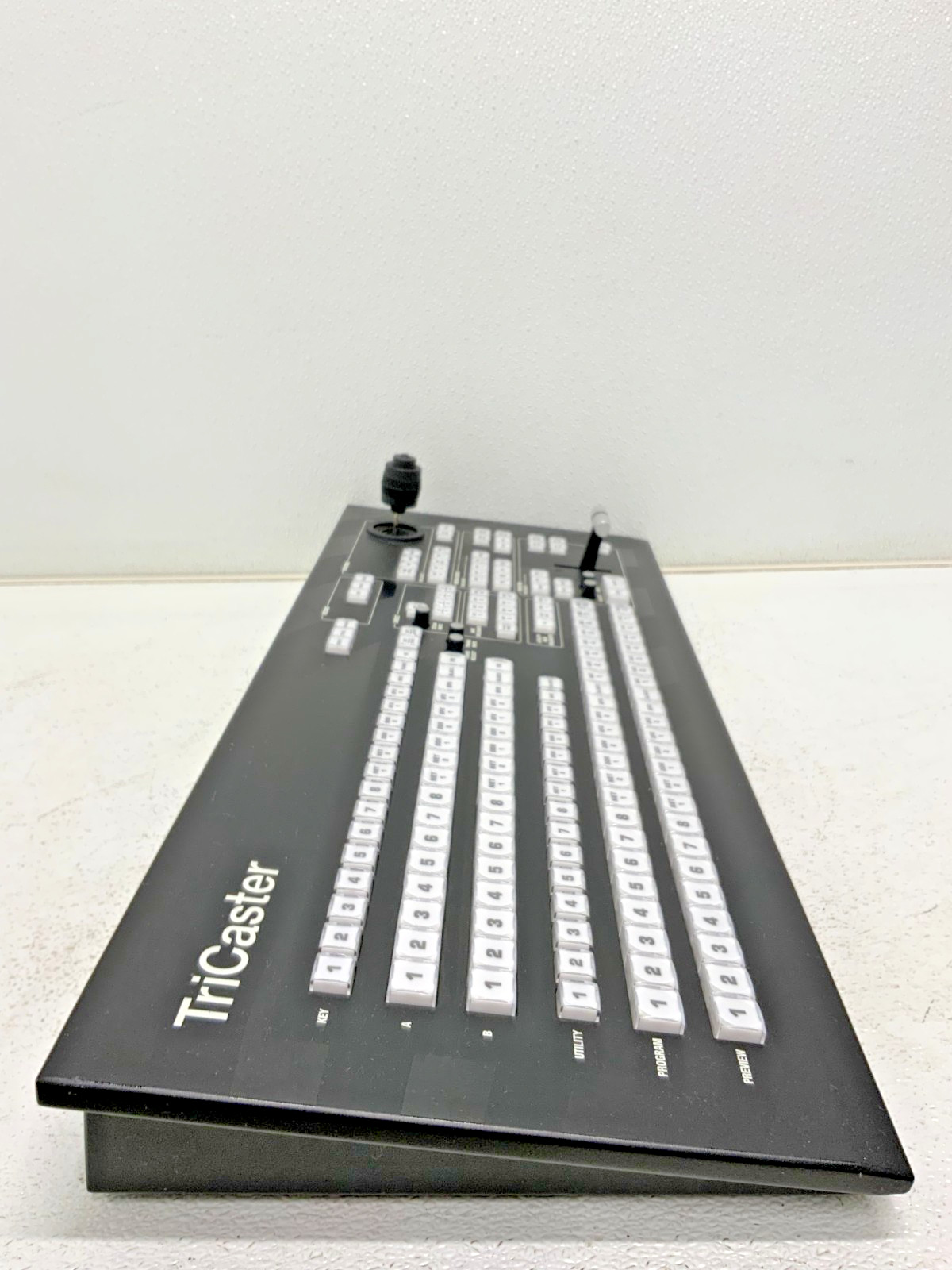 NewTek Tricaster XD860 Educational Control Surface System For TCXD860 211C_3 NewTek Tricaster XD860 Educational Control Surface System For TCXD860 211C