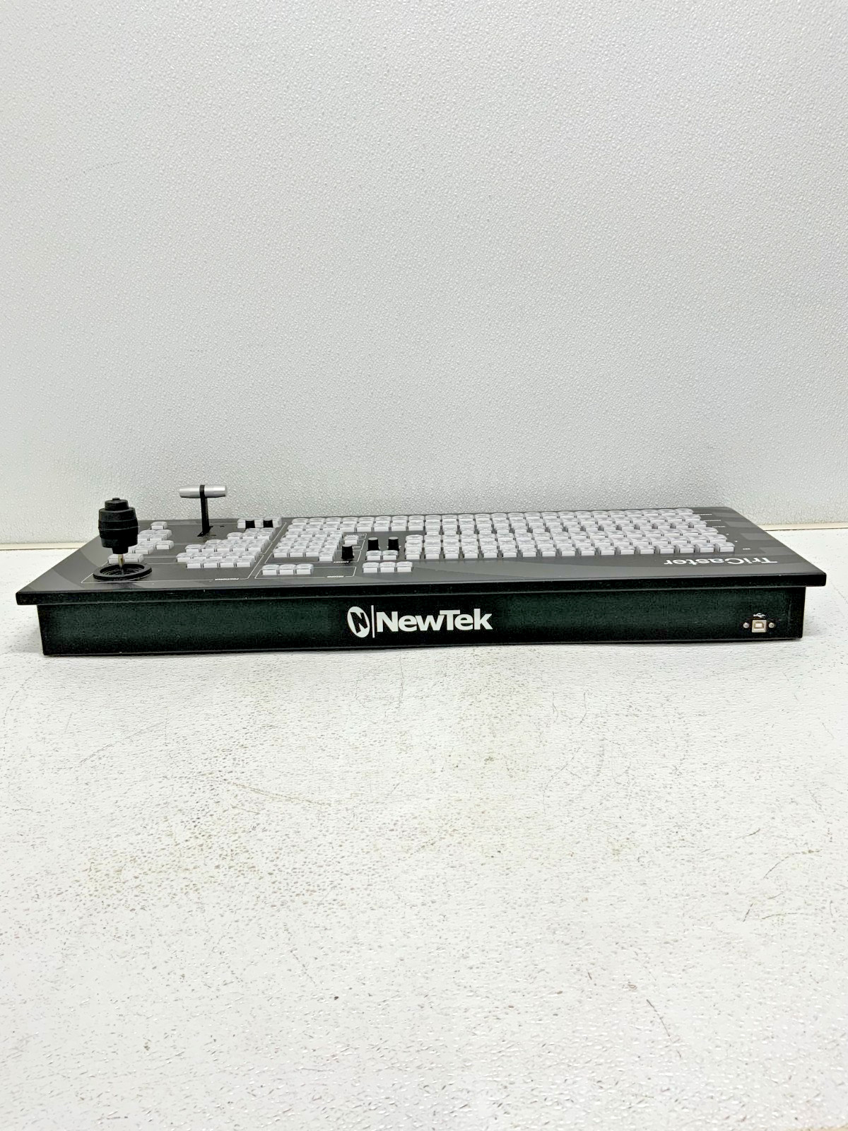 NewTek Tricaster XD860 Educational Control Surface System For TCXD860 211C_4 NewTek Tricaster XD860 Educational Control Surface System For TCXD860 211C