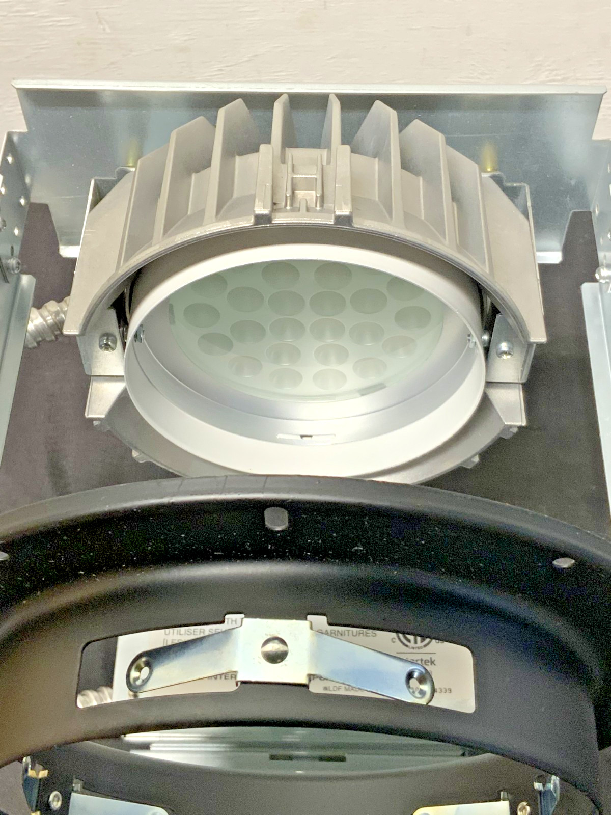 NEW Toshiba LEDD-20014L-LD9US Warm White LED Downlight LEDX-1001 120V 26W E9B_5 NEW Toshiba LEDD-20014L-LD9US Warm White LED Downlight LEDX-1001 120V 26W E9B