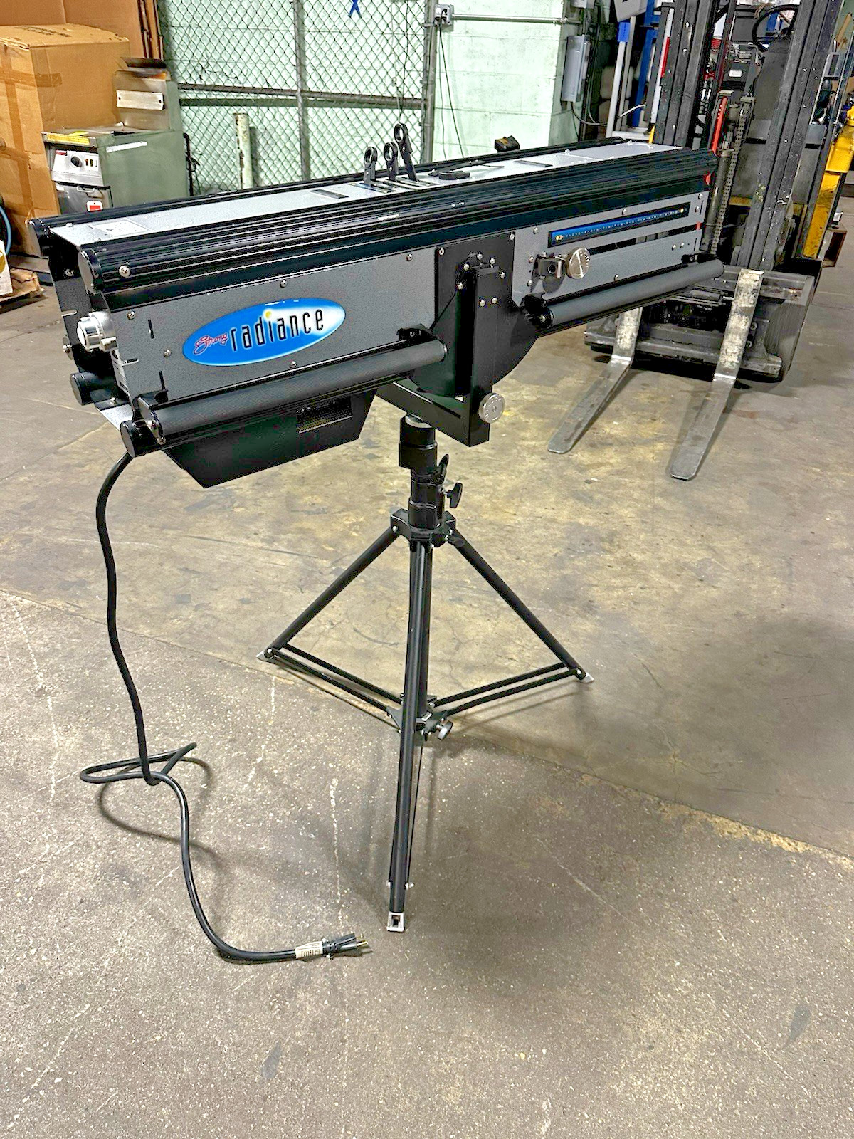 Strong Entertainment Lighting Radiance 850 FollowSpot Spot Light 8.5 Hours G1B_0 Strong Entertainment Lighting Radiance 850 FollowSpot Spot Light 8.5 Hours G1B