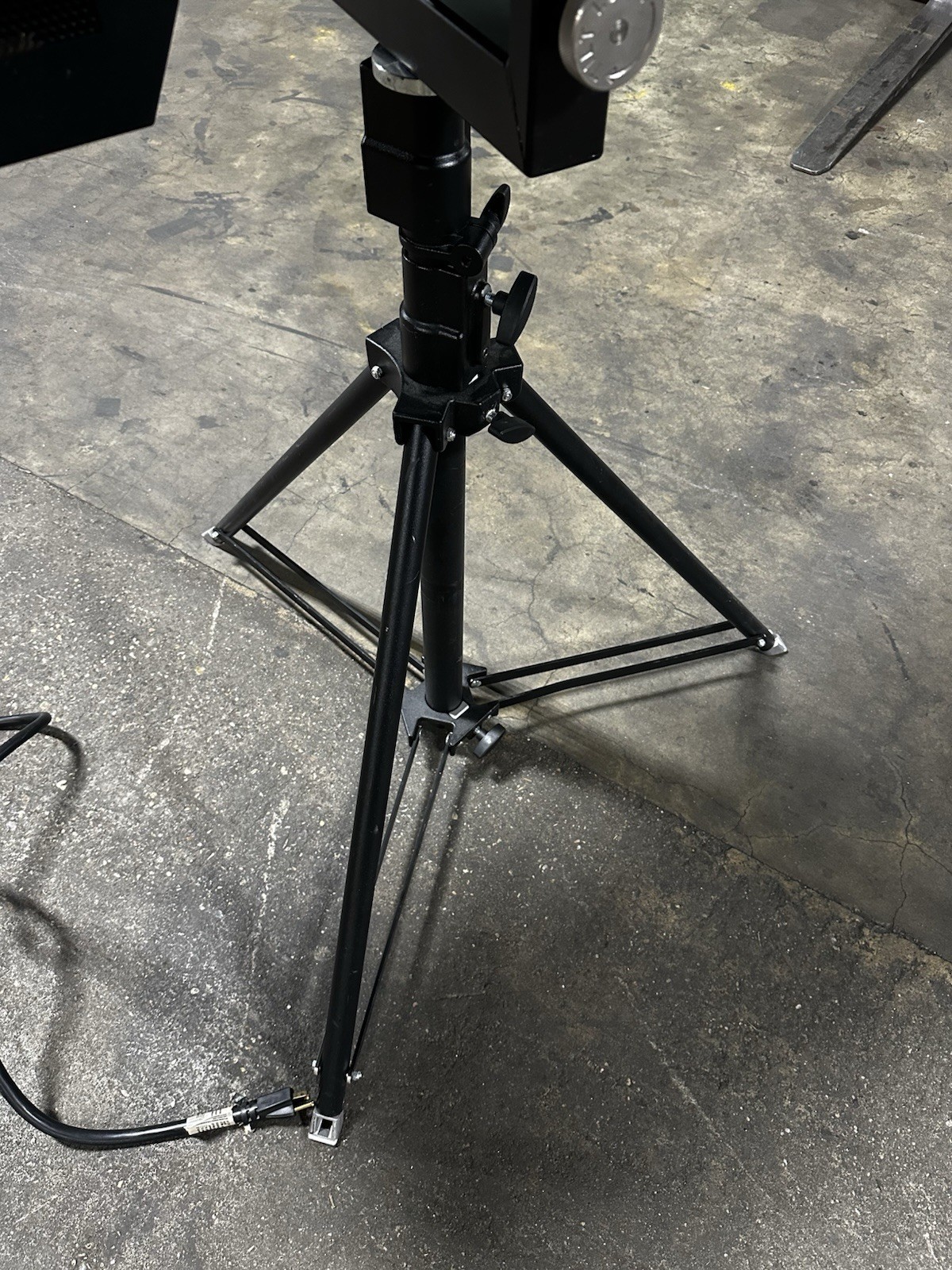 Strong Entertainment Lighting Radiance 850 FollowSpot Spot Light 8.5 Hours G1B_2 Strong Entertainment Lighting Radiance 850 FollowSpot Spot Light 8.5 Hours G1B