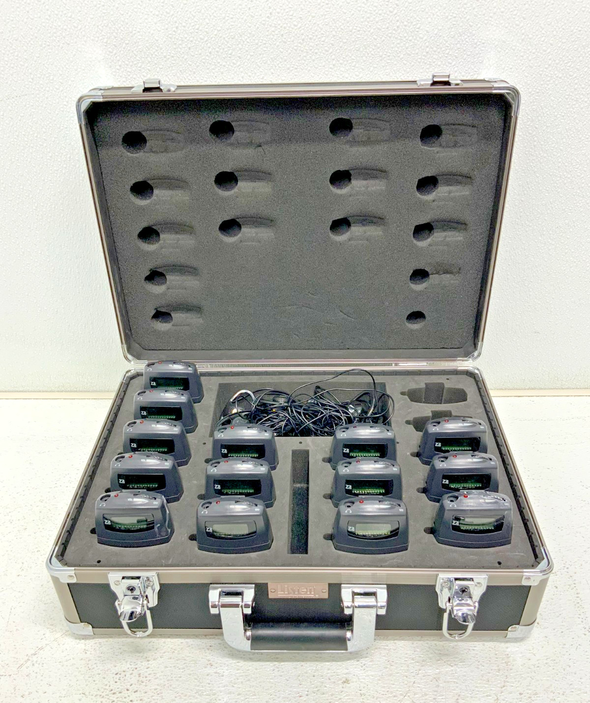Lot of 14 Listen LA-311 Receivers Transceivers Charge Charging Carry Case 67D_0 Lot of 14 Listen LA-311 Receivers Transceivers Charge Charging Carry Case 67D