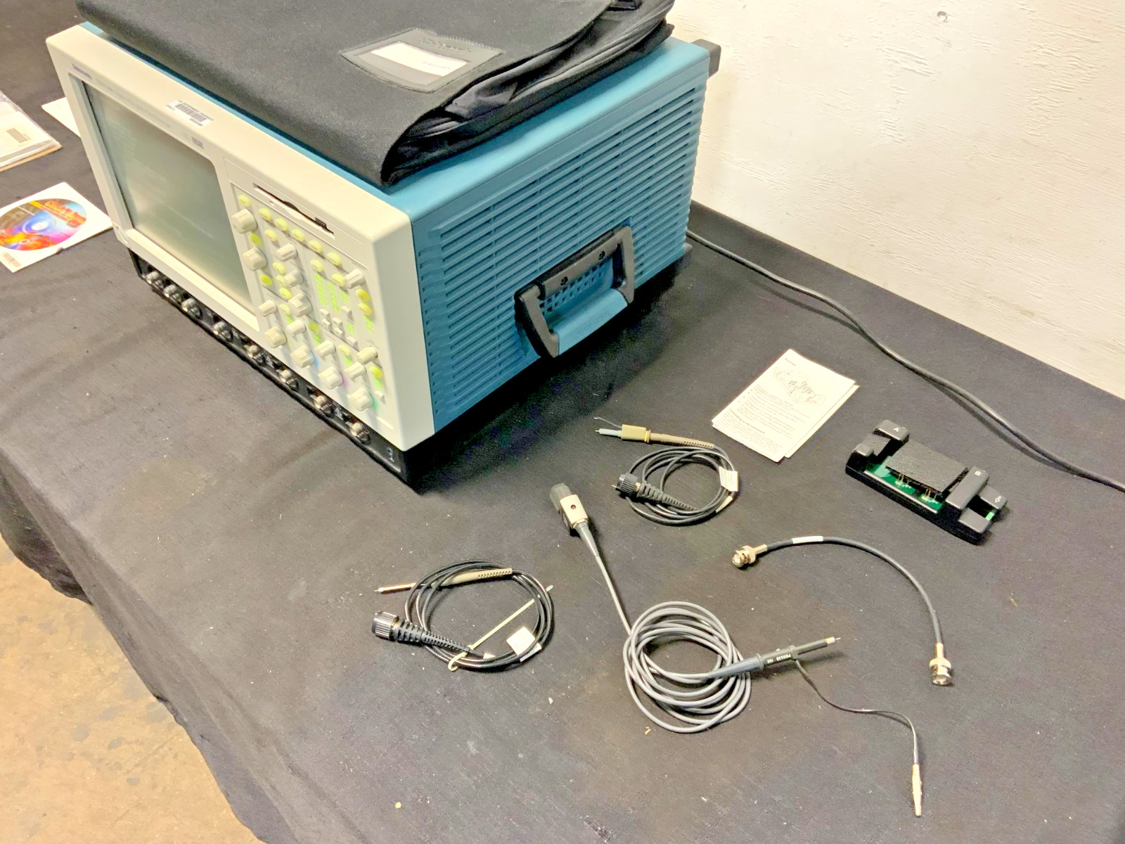 Tektronix TDS7104 Digital Phosphor Oscilloscope 4 Channel w/Software 1GHZ 131B_2 Tektronix TDS7104 Digital Phosphor Oscilloscope 4 Channel w/Software 1GHZ 131B