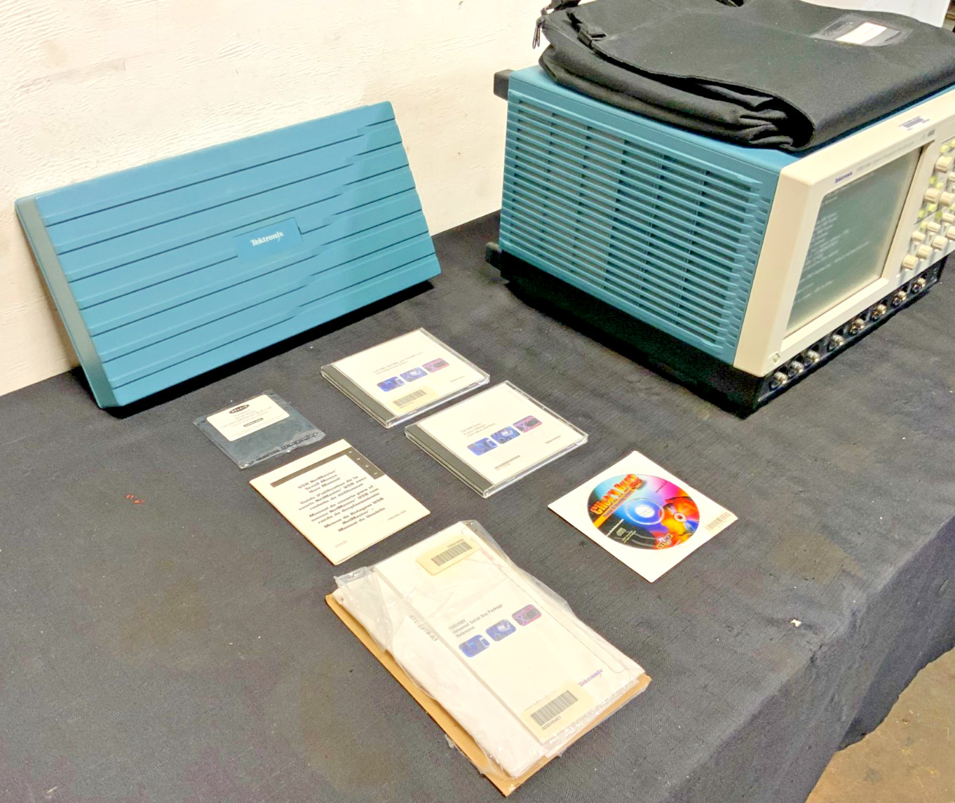 Tektronix TDS7104 Digital Phosphor Oscilloscope 4 Channel w/Software 1GHZ 131B_3 Tektronix TDS7104 Digital Phosphor Oscilloscope 4 Channel w/Software 1GHZ 131B