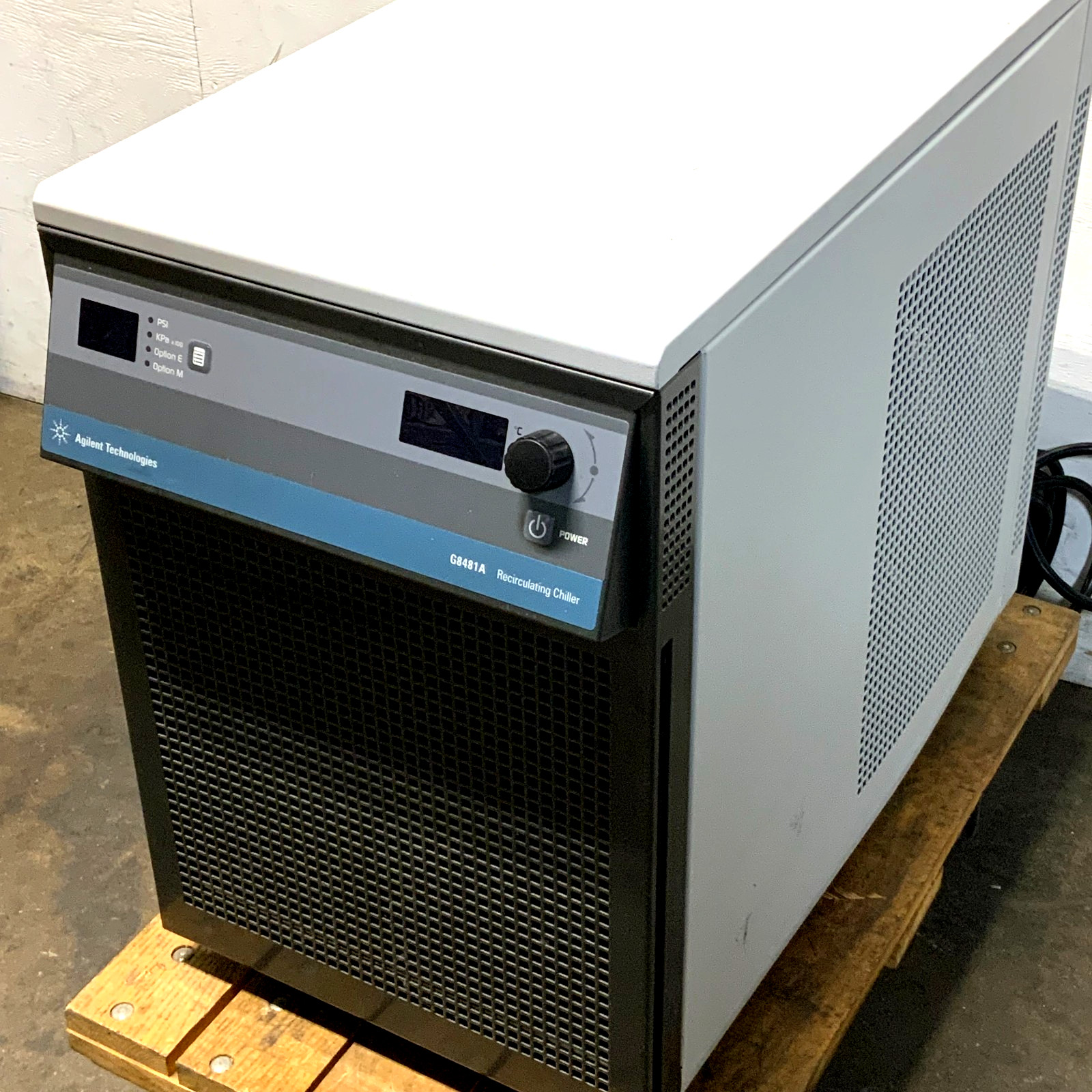 Agilent Technologies G8481A G8481 80003 Circulating Chiller 120V H8B_3 Agilent Technologies G8481A G8481 80003 Circulating Chiller 120V H8B
