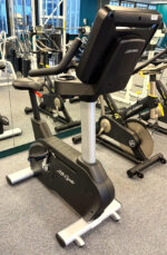 Life Fitness INC Integrity Series Lifecycle Upright Exercise Bike Self-Powered