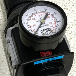 Wilkerson R28-04-F0G0 Compressed Air Regulator 0-125PSIG 1/2"NPT w/Gauge 61G