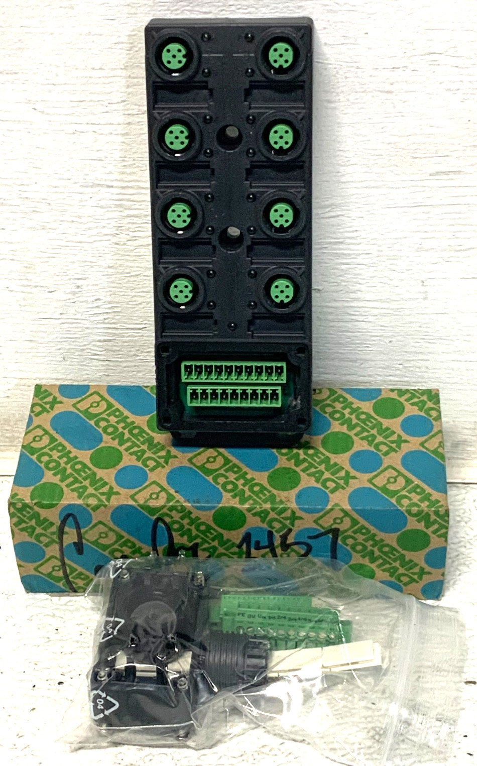 New Phoenix Contact SACB-8/16-L-C SCO P Sensor/Actuator Junction Box 1452851_0 New Phoenix Contact SACB-8/16-L-C SCO P Sensor/Actuator Junction Box 1452851