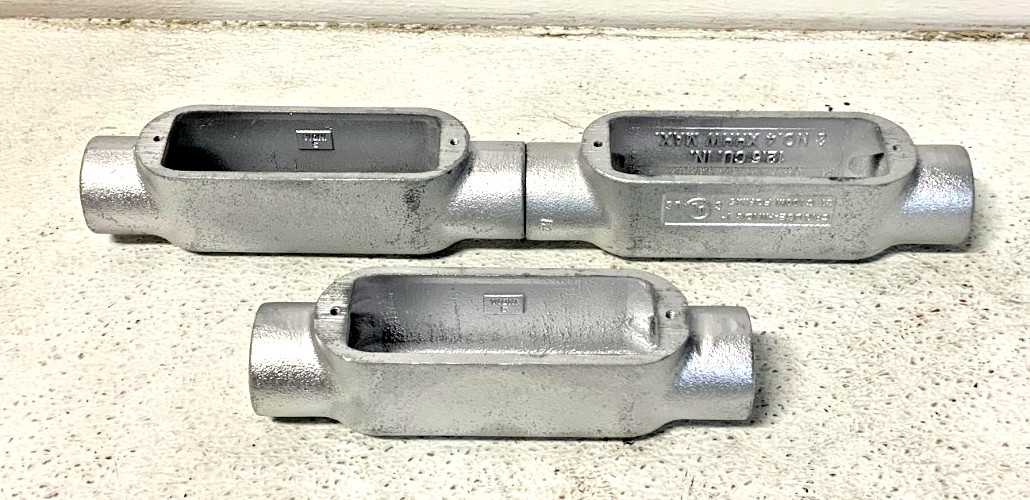 New Lot of 3 Eaton Crouse-Hinds C100M 1" Form 5 Type-C Conduit Body Silver 241A_0 New Lot of 3 Eaton Crouse-Hinds C100M 1" Form 5 Type-C Conduit Body Silver 241A